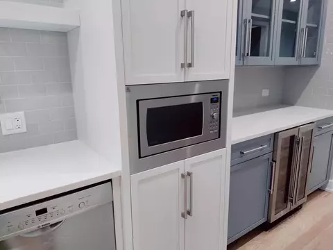 Kitchen - 2110 Darrow Ave, Evanston, IL 60201 photo 6 of 10