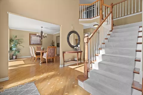 1650 Nicholson Dr, Hoffman Estates, IL 60192 photo 3
