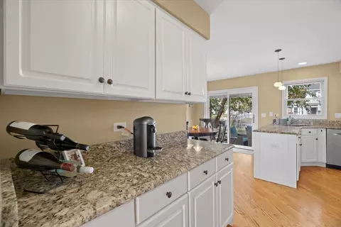 1650 Nicholson Dr, Hoffman Estates, IL 60192 photo 18