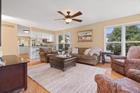 1650 Nicholson Dr, Hoffman Estates, IL 60192 photo 10