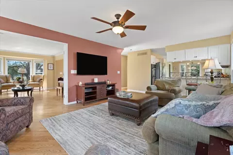 1650 Nicholson Dr, Hoffman Estates, IL 60192 photo 11