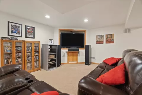 1650 Nicholson Dr, Hoffman Estates, IL 60192 photo 34
