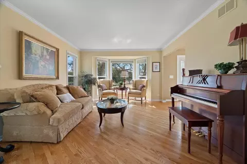 1650 Nicholson Dr, Hoffman Estates, IL 60192 photo 5