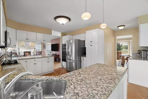 1650 Nicholson Dr, Hoffman Estates, IL 60192 photo 14