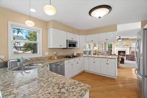 1650 Nicholson Dr, Hoffman Estates, IL 60192 photo 15