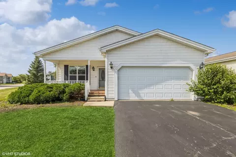 110 Hunter Ct, Grayslake, IL 60030