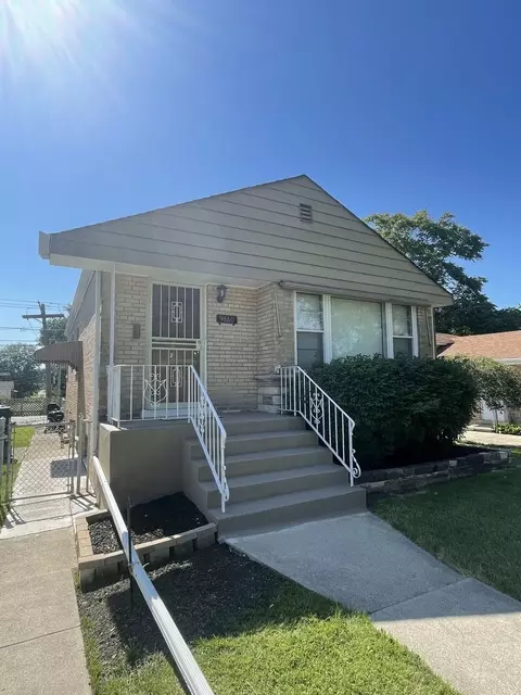 9860 S California Ave, Evergreen Park, IL 60805