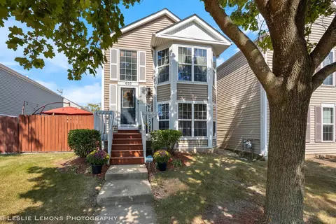 655 Serendipity Dr, Aurora, IL 60504