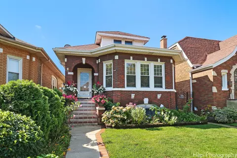 5733 W Melrose St, Chicago, IL 60634
