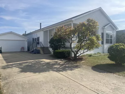 1082 Long Oak Rd, Manteno, IL 60950