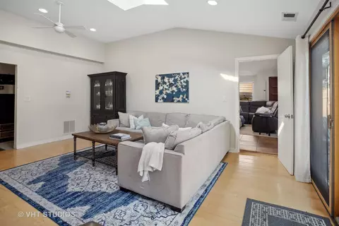 3206 Crestwood Ln, Glenview, IL 60025 photo 8