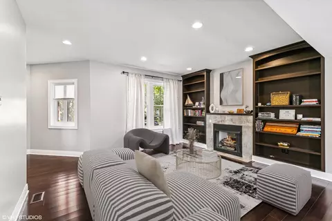 Living - 11421 S Champlain Ave, Chicago, IL 60628 photo 1 of 4
