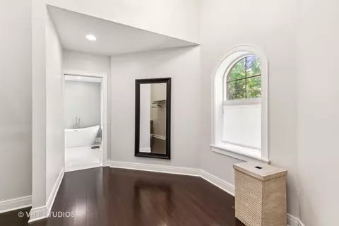 Entry Way - 11421 S Champlain Ave, Chicago, IL 60628 photo 2 of 2