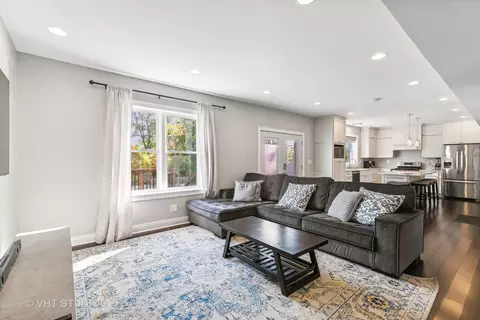 Living - 11421 S Champlain Ave, Chicago, IL 60628 photo 4 of 4