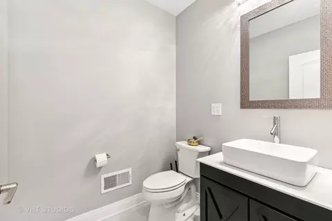 Bath - 11421 S Champlain Ave, Chicago, IL 60628 photo 4 of 4