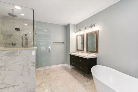 Bath - 11421 S Champlain Ave, Chicago, IL 60628 photo 2 of 4