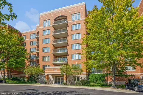 390 S Western Ave #211, Des Plaines, IL 60016