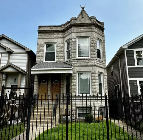 1923 S Sawyer Ave, Chicago, IL 60623