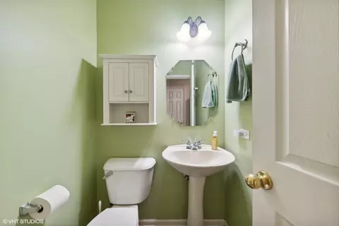 Bath - 1807 Maureen Dr, Hoffman Estates, IL 60192 photo 3 of 3