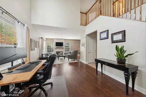 Entry Way - 1807 Maureen Dr, Hoffman Estates, IL 60192 photo 2 of 2