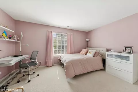 Bedroom - 1807 Maureen Dr, Hoffman Estates, IL 60192 photo 2 of 3