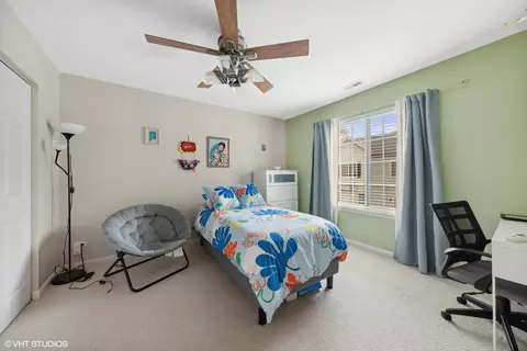 Bedroom - 1807 Maureen Dr, Hoffman Estates, IL 60192 photo 3 of 3