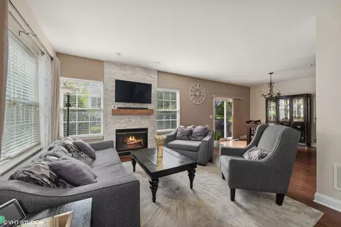 Living - 1807 Maureen Dr, Hoffman Estates, IL 60192 photo 2 of 2