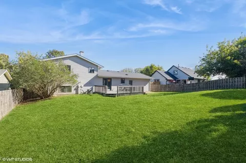 Exterior - 511 Silbury Ct, Mchenry, IL 60050 photo 4 of 5