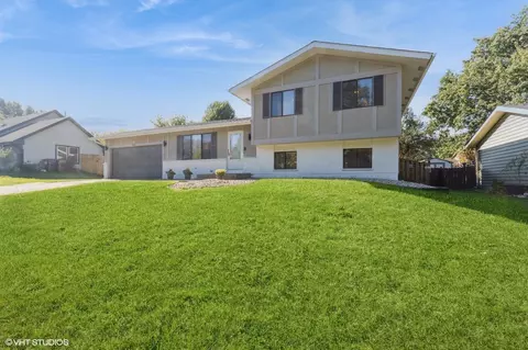 Exterior - 511 Silbury Ct, Mchenry, IL 60050 photo 2 of 5
