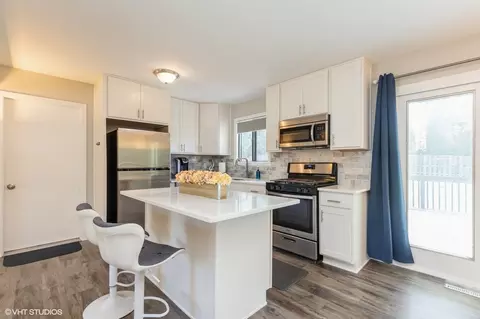 Kitchen - 511 Silbury Ct, Mchenry, IL 60050 photo 1 of 1