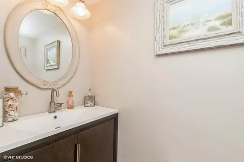 Bath - 1320 Old Mill Ln, Algonquin, IL 60102 photo 1 of 3