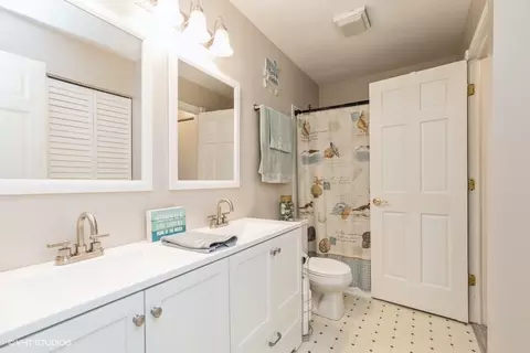 Bath - 1320 Old Mill Ln, Algonquin, IL 60102 photo 3 of 3