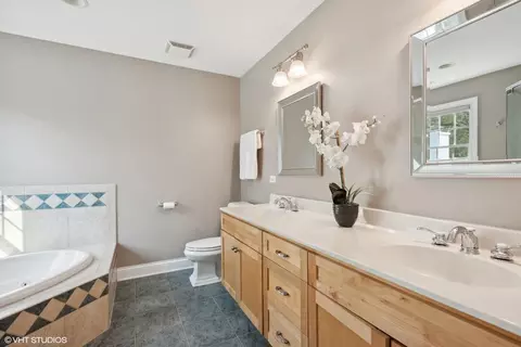 Bath - 1005 N Scott St, Wheaton, IL 60187 photo 3 of 4