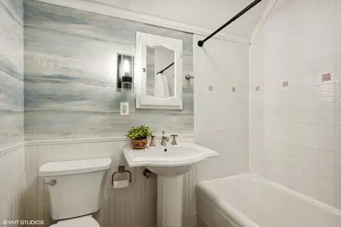 Bath - 1005 N Scott St, Wheaton, IL 60187 photo 2 of 4