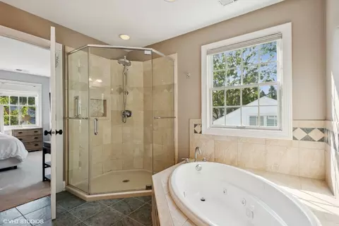 Bath - 1005 N Scott St, Wheaton, IL 60187 photo 4 of 4