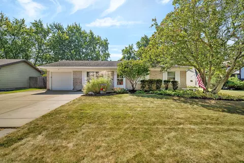 111 Lee Ln, Bolingbrook, IL 60440
