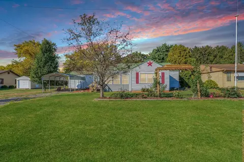 309 S Main St, Elliott, IL 60933