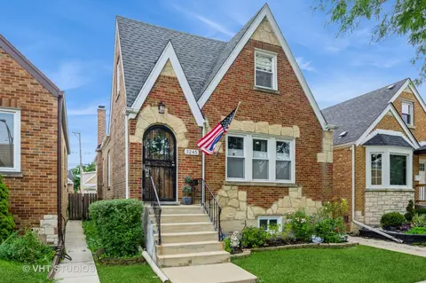 3245 N Neva Ave, Chicago, IL 60634