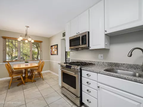 801 Windsor Rd, Glenview, IL 60025 photo 10
