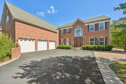 1107 Championship Dr, Elgin, IL 60124