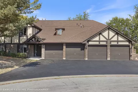 1402 Princeton Ct #D, Wheaton, IL 60189