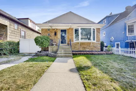 4851 W Eddy St, Chicago, IL 60641