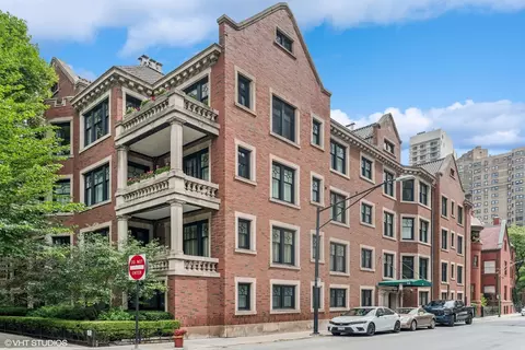 10 E Schiller St #1E, Chicago, IL 60610