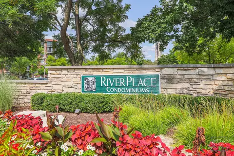 511 Aurora Ave #619, Naperville, IL 60540