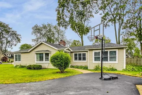 1010 Aurora Way, Wheaton, IL 60187