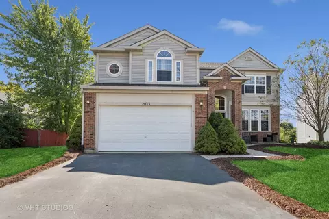 2033 Westbury Ln, Aurora, IL 60502