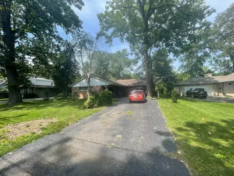 680 Green Briar Ln, Lake Forest, IL 60045