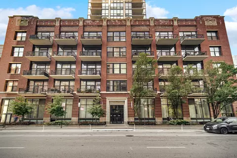 210 S Desplaines St #1604, Chicago, IL 60661