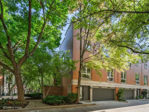 2673 N Greenview Ave #A, Chicago, IL 60614