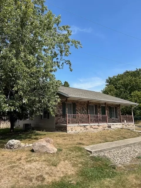 102 Pearl St E, Danvers, IL 61732